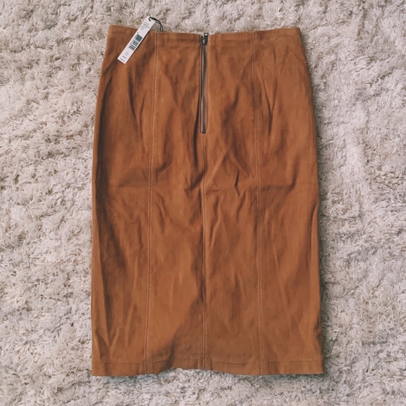 Alice and Olivia size 10 tan suede skirt - Picture 2 of 5